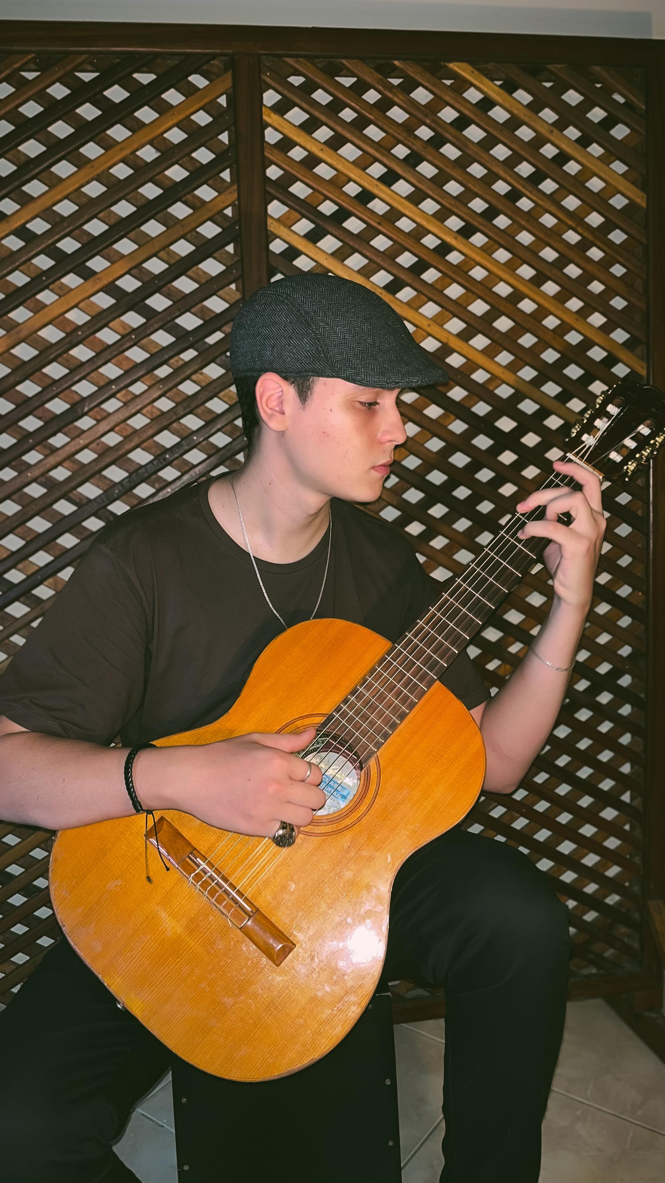 Prof. Anthony Guimarães